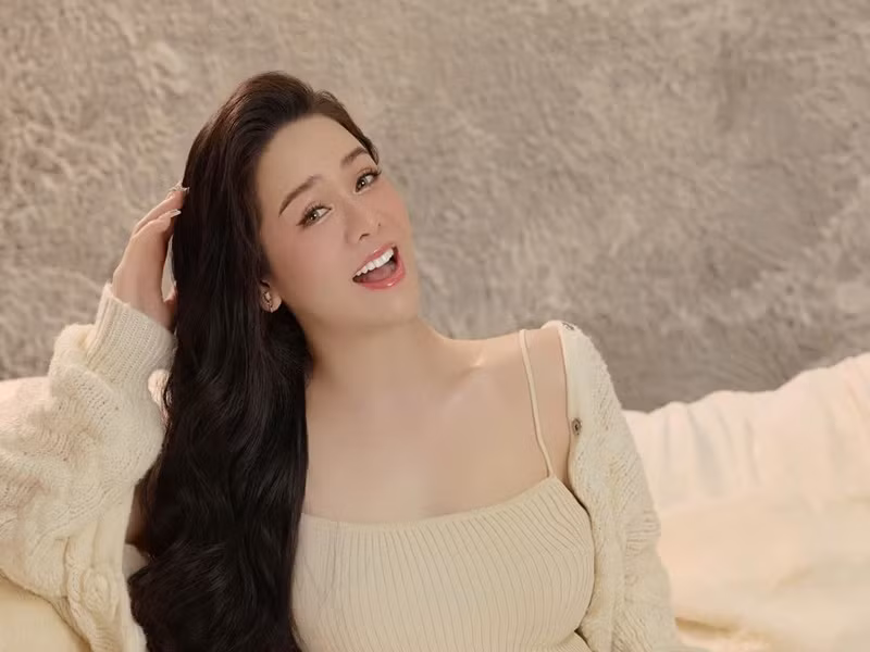 Nhật Kim Anh liên tục vướng tin đồn thất thiệt. Cách đây không lâu, cô phủ nhận đã sinh con thứ hai.