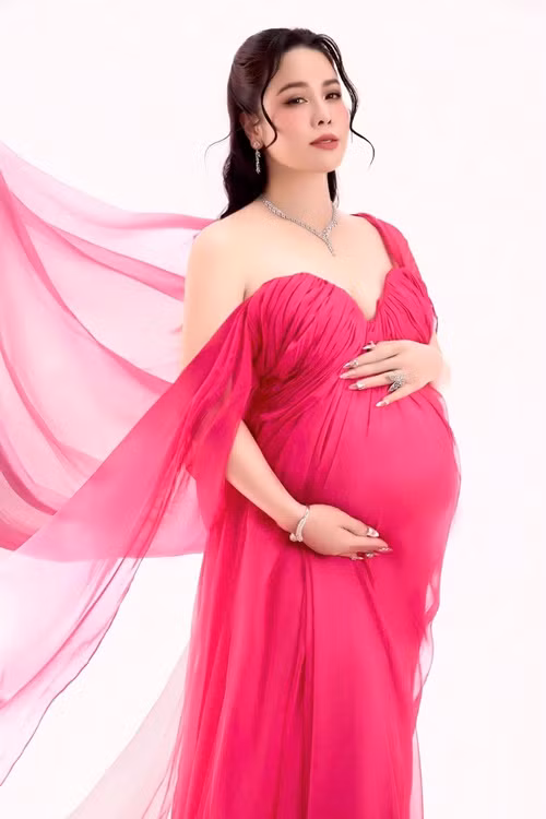 Còn ít ngày nữa, nữ diễn viên phim Tiếng sét trong mưa mới vượt cạn.