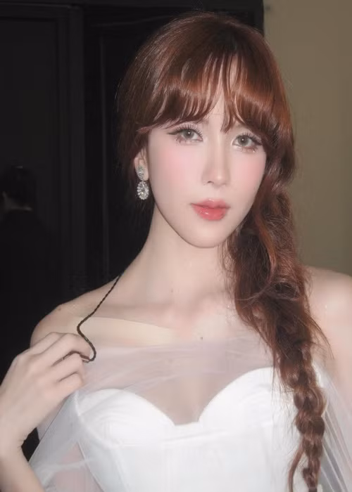 Thiều Bảo Trâm hiện tại tập trung vào công việc. Cô nhắn nhủ fan: “Mình sống một mình cũng quen rồi nên sẽ quay lại với sự độc thân, tập trung làm việc hơn nữa”. Ảnh: FB Thiều Bảo Trâm.