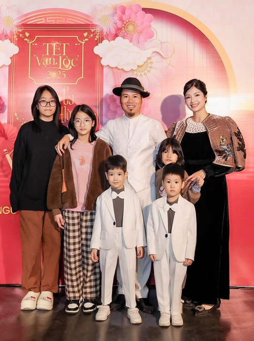 Thu Hiền không ít lần bày tỏ tình cảm dành cho Vượng Râu. Cô từng nhắn nhủ chồng: "Nếu có kiếp sau, tôi vẫn đồng ý là vợ và làm mẹ của các con của anh". Thu Hiền cũng từng viết: "Lấy chồng giàu hay nghèo không quan trọng bằng lấy được người chồng có 10 thì dành cho bạn 9. Lấy được chồng tử tế hay không cũng do phúc phần của mình nữa. Ngày xưa lấy chồng em bị mê bởi cách nói chuyện thông minh, hóm hỉnh, nhưng số em lại có người chồng đạo đức và tử tế. Đúng là phúc ai người đấy hưởng".