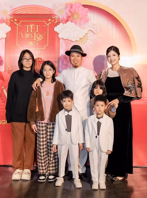 Thu Hiền không ít lần bày tỏ tình cảm dành cho Vượng Râu. Cô từng nhắn nhủ chồng: "Nếu có kiếp sau, tôi vẫn đồng ý là vợ và làm mẹ của các con của anh". Thu Hiền cũng từng viết: "Lấy chồng giàu hay nghèo không quan trọng bằng lấy được người chồng có 10 thì dành cho bạn 9. Lấy được chồng tử tế hay không cũng do phúc phần của mình nữa. Ngày xưa lấy chồng em bị mê bởi cách nói chuyện thông minh, hóm hỉnh, nhưng số em lại có người chồng đạo đức và tử tế. Đúng là phúc ai người đấy hưởng".