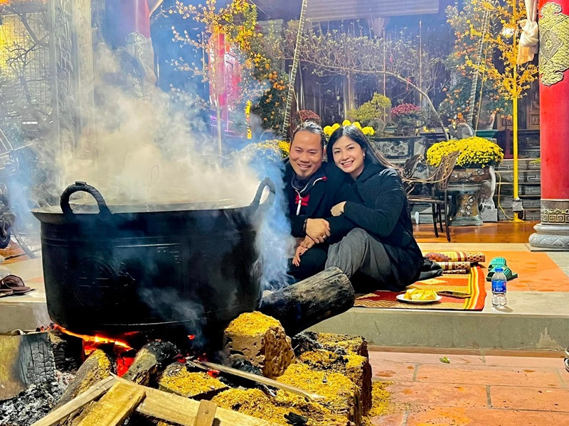 "Tôi tin tưởng vào cách dạy con của cô ấy. Nếu không có sự quán xuyến của vợ, tôi sẽ không yên tâm để làm nghề", Vượng Râu nói.