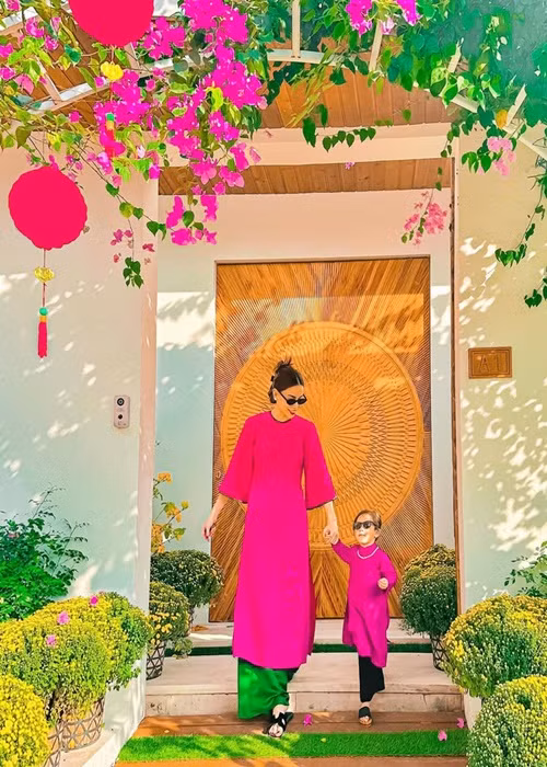 Biệt thự của Hồ Ngọc Hà - Kim Lý luôn ngập sắc đỏ vào dịp lễ Tết.