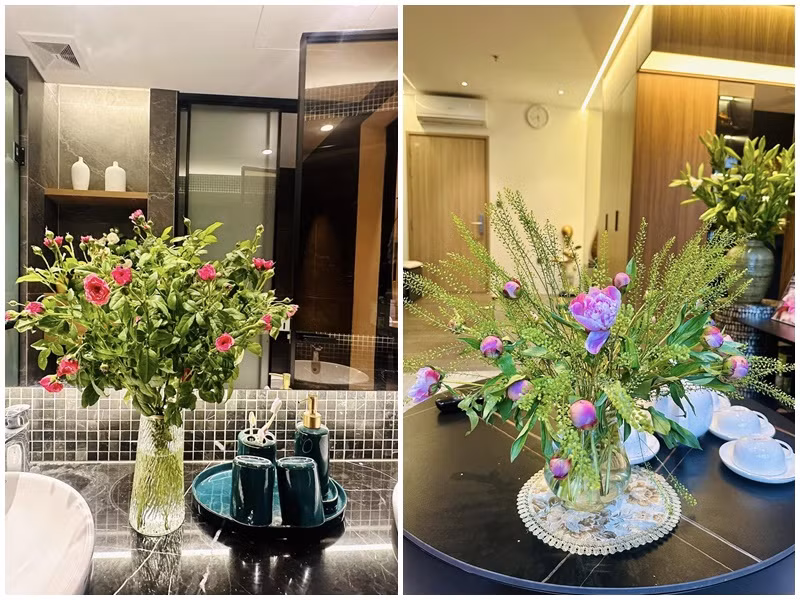 Minh Hương mua hoa tươi rồi cắm nhiều nơi trong tổ ấm. "Trước đây, tôi từng cho rằng, một người tự mua hoa cho chính mình dường như rất cô đơn, bởi vì tôi luôn xem hoa như một món quà và hy vọng được người khác tặng… Thế nhưng hiện giờ tôi lại cảm thấy một người tự mua hoa cho chính mình thực lãng mạn, bởi vì hoa là cuộc sống, là phần thưởng tôi dành cho bản thân mình", nữ diễn viên tâm sự.