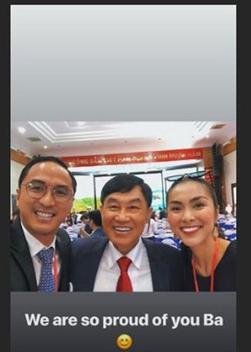 Trong các sự kiện quan trọng của gia đình chồng, Tăng Thanh Hà thường xuyên góp mặt. Trong ảnh, Tăng Thanh Hà chúc mừng bố chồng được vinh danh là doanh nhân thành đạt. Ảnh: Instagram Louis Nguyễn.