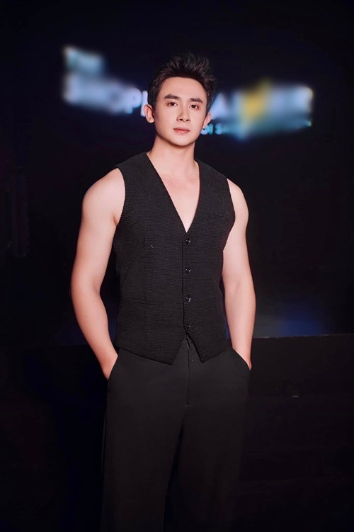 Phạm Văn Kiên sở hữu vóc dáng săn chắc, gương mặt nam tính. Ảnh: FB Phạm Văn Kiên.