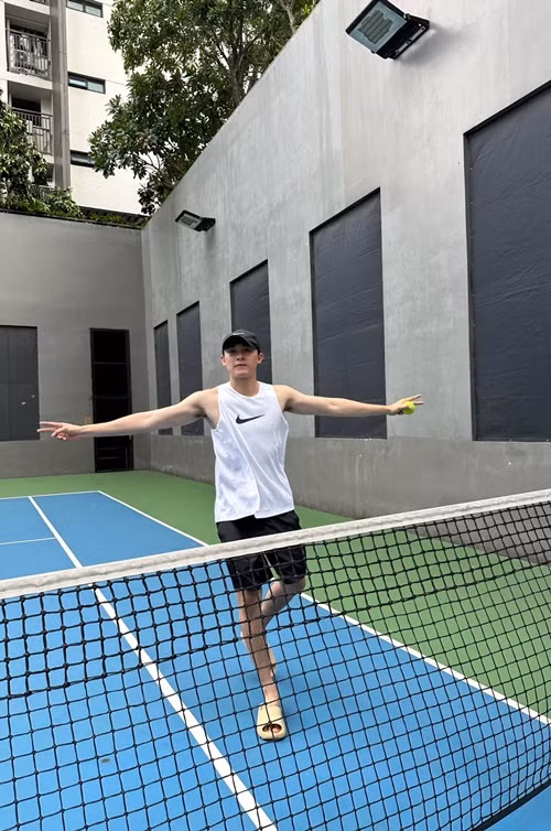 Nam người mẫu sinh năm 2000 có chiều cao 1m82. Ảnh: FB Phạm Văn Kiên.