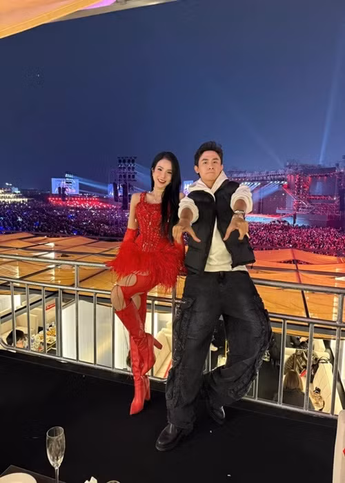 Diệp Lâm Anh và Phạm Văn Kiên khá thân thiết. Cả hai không ít lần chụp ảnh chung. Ảnh: Thương Hiệu Pháp Luật.