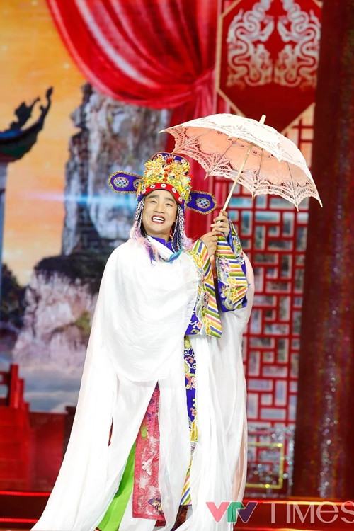 Từ loạt ảnh của VTV, một số khán giả dự đoán nhân vật của Đỗ Duy Nam sẽ là sự kết hợp giữa Nam Tào và Bắc Đẩu. Ảnh: VTV.