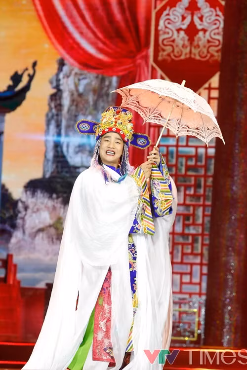 Từ loạt ảnh của VTV, một số khán giả dự đoán nhân vật của Đỗ Duy Nam sẽ là sự kết hợp giữa Nam Tào và Bắc Đẩu. Ảnh: VTV.