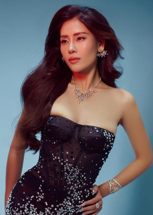 Vóc dáng của Nguyễn Thị Loan ở tuổi 35 vẫn nuột nà, gợi cảm. Cô sở hữu số đo ba vòng 89-64-94 cm.