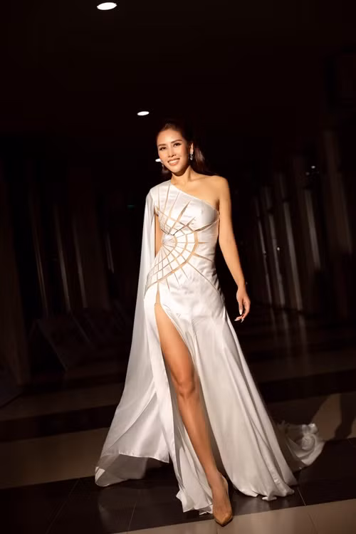 Để giữ được hình thể săn chắc, quyến rũ, Nguyễn Thị Loan chia sẻ trên Vietnamplus, cô đều đặn dành khoảng 2 tiếng để chạy bộ và tập luyện thể dục ngoài trời mỗi sáng, đồng thời tuân theo chế độ ăn uống nghiêm ngặt.