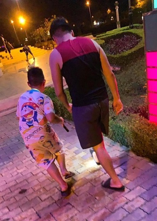 Con trai Lê Phương rất quấn Trung Kiên, thích tâm sự với bố dượng.