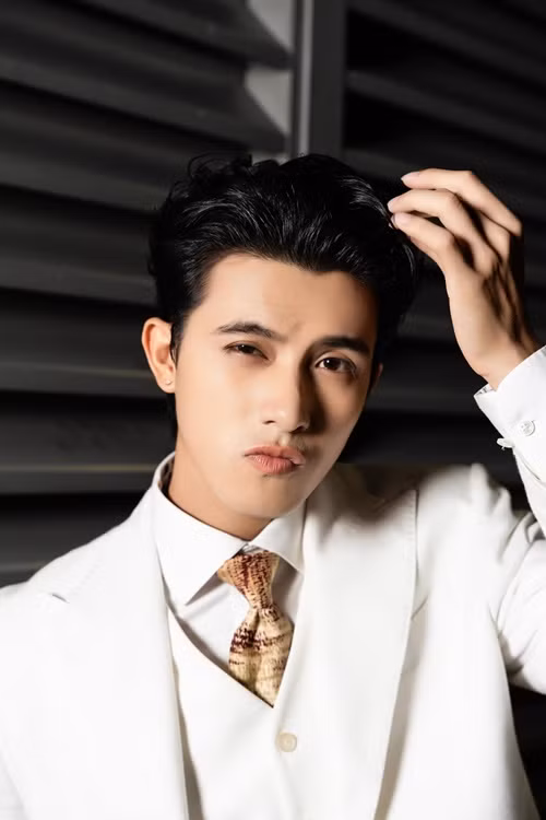 Trần Ngọc Vàng cho biết, anh thường xuyên tập thể dục, chơi thể thao, ngủ sớm và ăn uống đủ chất. Ảnh: FB Trần Ngọc Vàng.