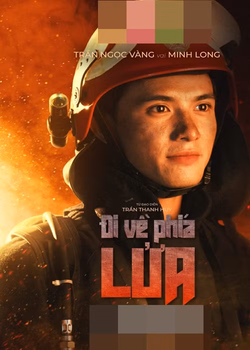 Khi đóng Người mặt trời, anh tự thực hiện các cảnh hành động như đấu võ, đua mô tô, chạy ba gác máy. Trong Đi về phía lửa, Ngọc Vàng trải nghiệm đời sống của người lính cứu hỏa suốt 1 tháng tại Đà Nẵng để nhập vai. Ảnh: FB Trần Ngọc Vàng.