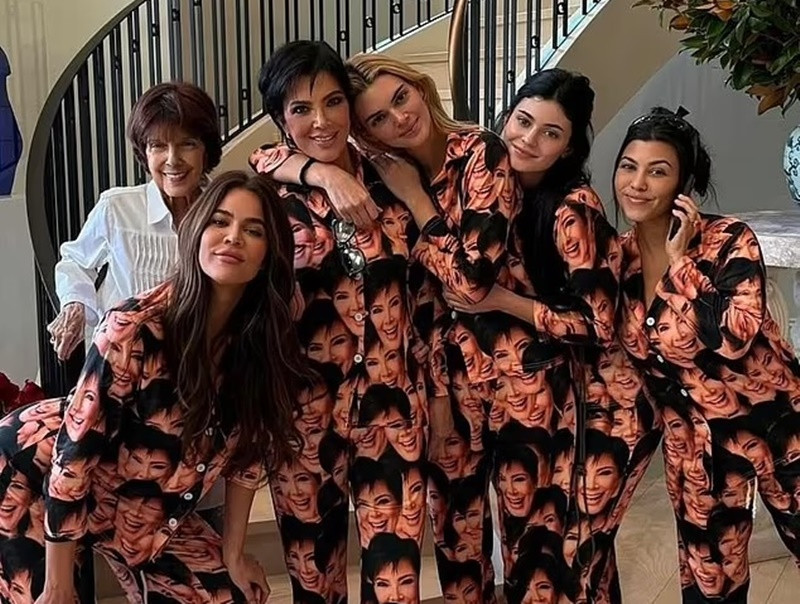 Kris Jenner - "nữ chúa" nhà Kardashian đăng tải loạt ảnh đón năm mới. Ảnh: Instagram Kris Jenner.