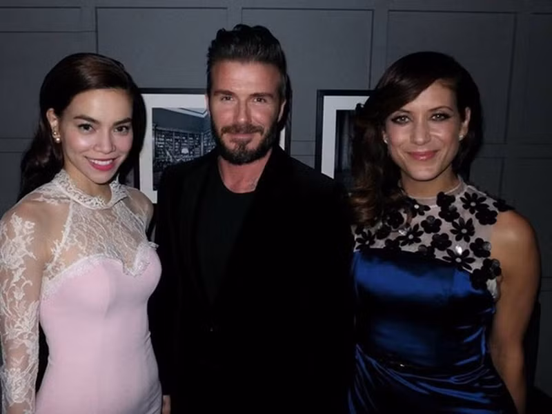 Nữ ca sĩ là một trong số ít mỹ nhân Việt cũng chung khung hình với David Beckham. Ảnh: FB David Beckham.