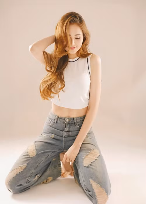 Diễm Hương được nhiều người khen trẻ đẹp hơn sau khi tái hôn.