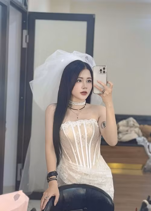 Huyền Nguyễn có ngoại hình nổi bật. Cô sở hữu gương mặt xinh đẹp, vóc dáng thon gọn, quyến rũ. Ảnh: FB Huyền Nguyễn.