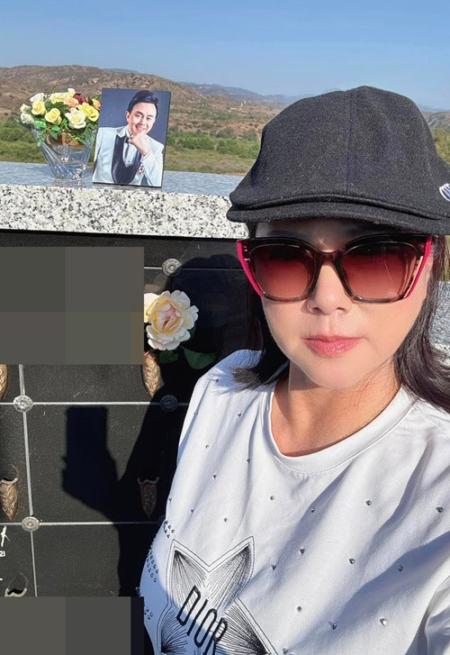 Sự ra đi của chồng vào cuối năm 2020 là cú sốc lớn đối với Phương Loan. Cô mất một thời gian dài để lấy lại tinh thần. Trong 5 năm qua, Phương Loan thi thoảng đến thăm mộ người chồng quá cố.