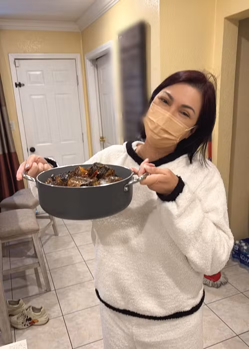 Phương Loan khoe nồi cá kho tự nấu, được người hâm mộ khen ngợi đảm đang.