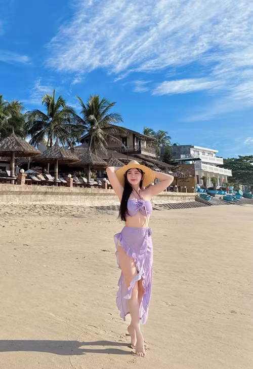 Thu Thủy lấy ảnh lúc bản thân còn mảnh mai ra xem để có động lực giảm cân.