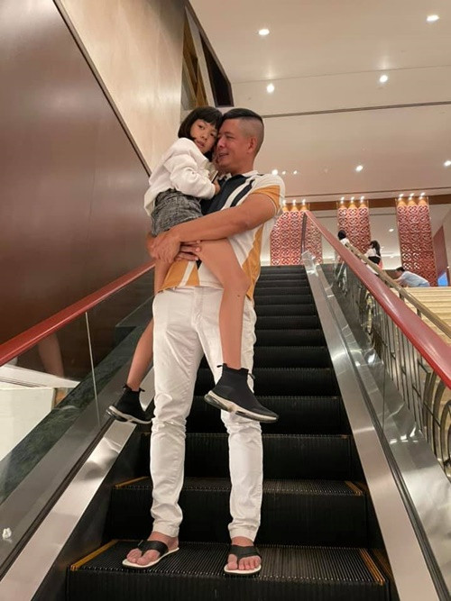 An Nhiên và An Như thừa hưởng chiều cao vượt trội từ bố. Anh Thơ chia sẻ, An Nhiên cao 1m75 ở tuổi 16, An Như cao 1m57 ở tuổi 13.