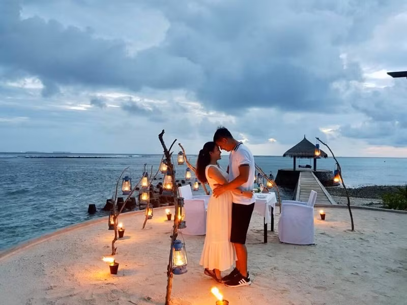 Bình Minh dành nhiều lời có cánh cho Anh Thơ. “Cảm ơn bà xã - một người vợ ấm áp, người luôn lan tỏa năng lượng tích cực, bạn tốt, tri kỷ của mình”, nam diễn viên từng viết.