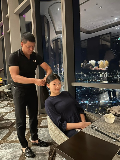 Bình Minh rất chiều chuộng hai cô con gái An Nhiên và An Như.