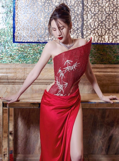 Sở hữu dáng nuột nà gợi cảm, Thủy Tiên mặc gì cũng hút mắt. Ảnh: FB Thủy Tiên.