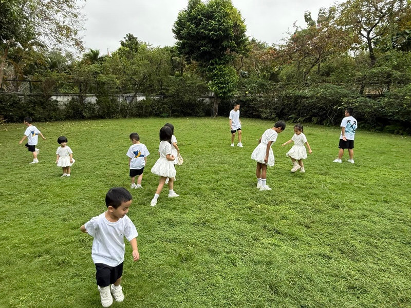 Các con nuôi của Đỗ Mạnh Cường có một không gian sống thoải mái hơn, bơi lội riêng tư, an ninh vô cùng nghiêm ngặt trong biệt thự mới.