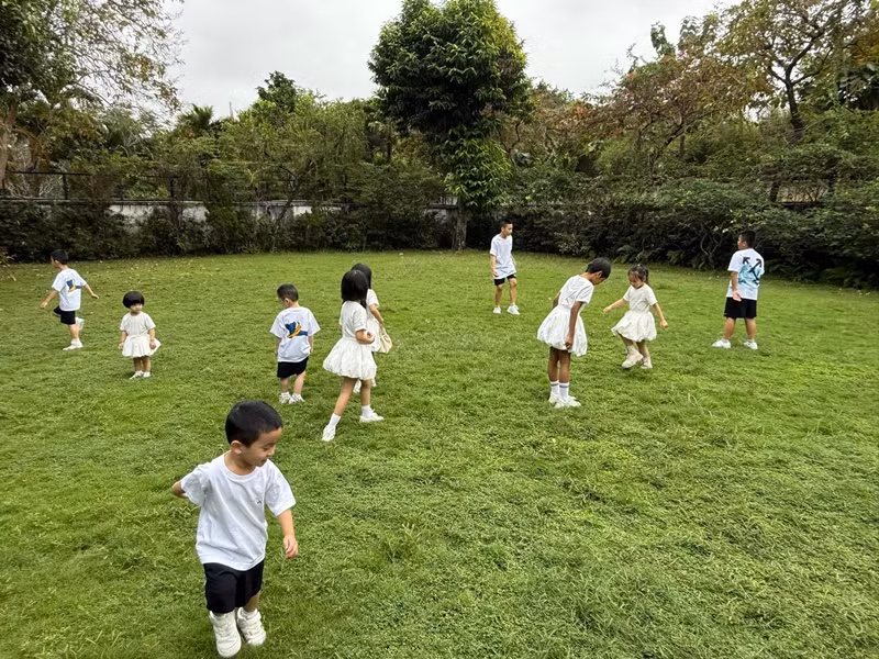 Các con nuôi của Đỗ Mạnh Cường có một không gian sống thoải mái hơn, bơi lội riêng tư, an ninh vô cùng nghiêm ngặt trong biệt thự mới.