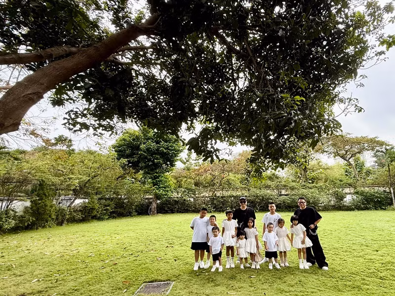 Mới đây, NTK Đỗ Mạnh Cường mua biệt thự sân vườn 2.000 m2 tại TP Thủ Đức (TP.HCM). Anh sửa chữa nơi ở mới trong 3 tháng.