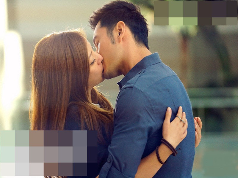 Sau 17 năm quen biết, Huỳnh Hiểu Minh và Triệu Vy đóng chung phim Khuấy đảo Hollywood. Trong phim, Huỳnh Hiểu Minh hôn môi Triệu Vy. Nam diễn viên tâm sự anh đã ngượng đến đỏ mặt khi quay cảnh hôn cô bạn thân, còn Triệu Vy thì đùa vui rằng, cô đã chai sạn khi hôn Hiểu Minh đến 60 lần trong phim. Ảnh: Xinhua