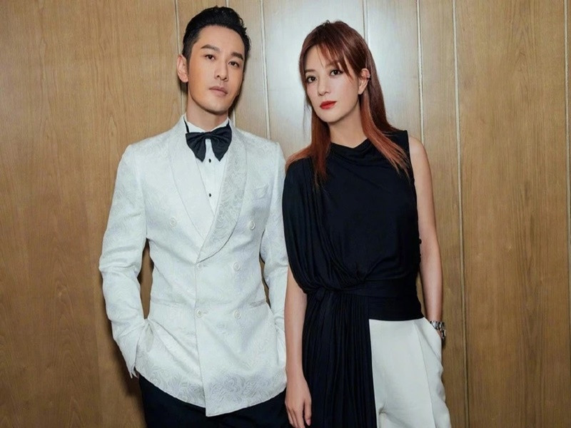 Năm 2021, Triệu Vy bị phong sát ngầm khi bị xóa tên trong loạt dự án nghệ thuật trước đây. Phía Huỳnh Hiểu Minh cũng nhanh chóng xóa ảnh chung với Triệu Vy. Ảnh: Weibo.