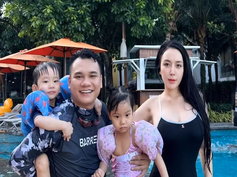 Tổ ấm hạnh phúc của Khắc Việt bên vợ đẹp con xinh khiến nhiều người phải ghen tỵ. Ảnh: FB Khắc Việt.