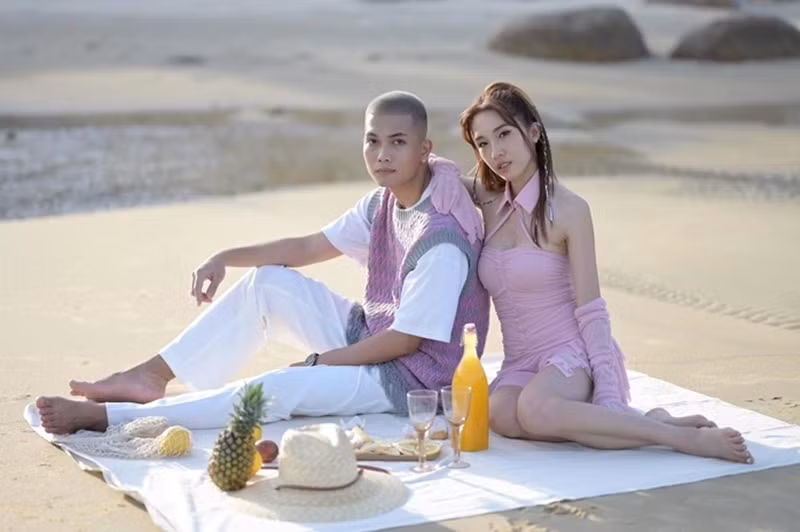 Theo Pháp Luật TP HCM, Emily hẹn hò BigDaddy vào năm 2011 rồi chia tay sau hơn 1 năm gắn bó. Năm 2015, khi cùng tham gia The Remix, Emily và BigDaddy nối lại tình xưa. Hiện tại, Emily có hai con chung với BigDaddy. Ảnh: Người Lao Động.