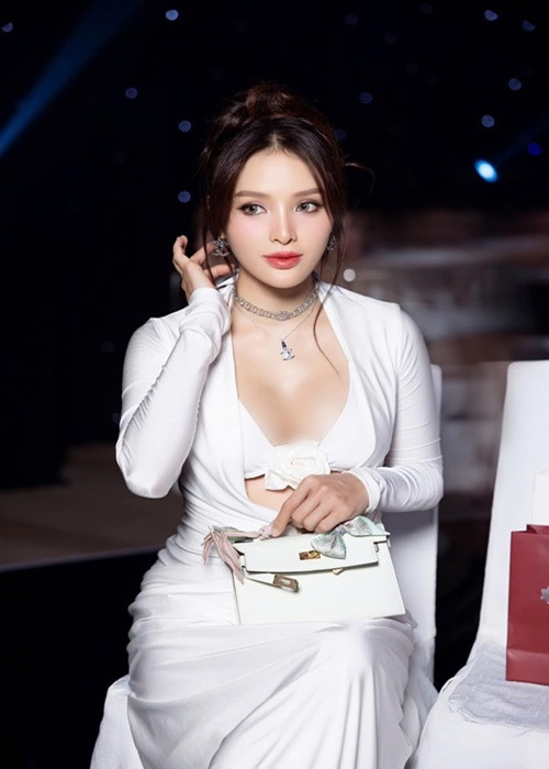 Phương Trinh Jolie và Lý Bình hiện tại có hai con chung. Ngoài bé Tyga và Loka, Phương Trinh Jolie còn có cô con gái Mia.