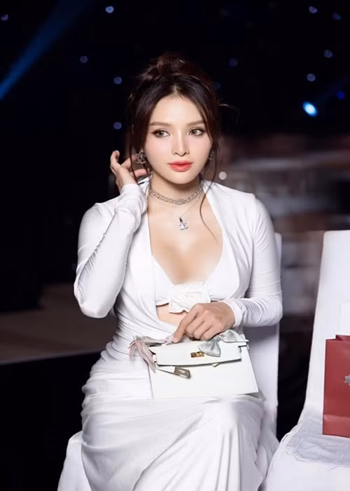 Phương Trinh Jolie và Lý Bình hiện tại có hai con chung. Ngoài bé Tyga và Loka, Phương Trinh Jolie còn có cô con gái Mia.