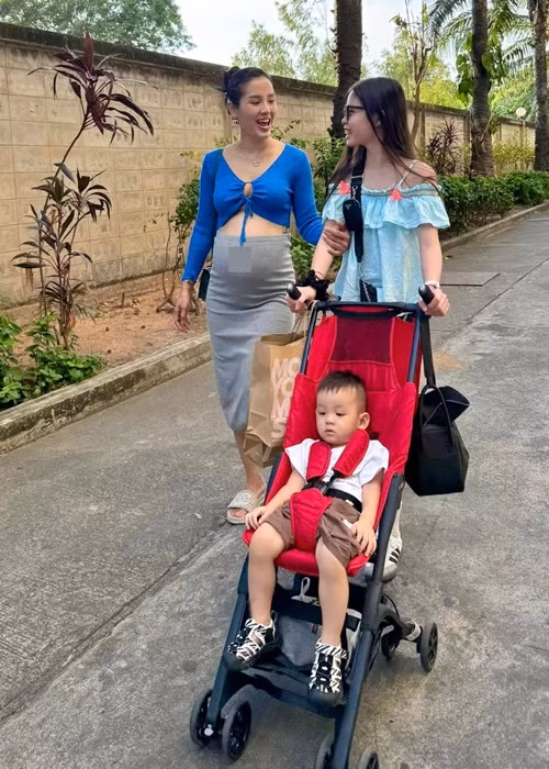 Phương Trinh Jolie tập yoga khi bụng bầu vượt mặt để tăng sức bền.