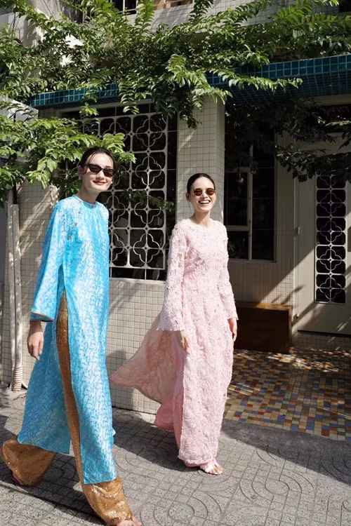 Tuyết Lan và Lê Thúy thường rủ nhau chụp ảnh áo dài Tết. FB Tuyết Lan.