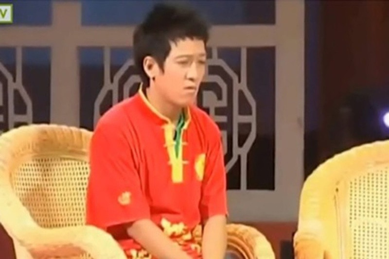 Để giúp đỡ gia đình, ngày còn nhỏ, Trường Giang vừa đi học vừa đi mót mủ cao su, lượm củi khô. Ảnh: Em Đẹp.