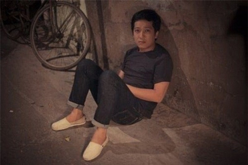 Trường Giang chia sẻ trên VTV, sau khi mẹ mất, anh ước đi học về như bạn bè tắm rửa xong là có mẹ nấu và dọn cơm sẵn. “Tuổi ăn học, tôi lại không muốn đi học, chỉ mong được đi làm để tự lo được cho bản thân. Và mẹ là chỗ dựa tinh thần lớn lao”, anh nói. Ảnh: Em Đẹp.