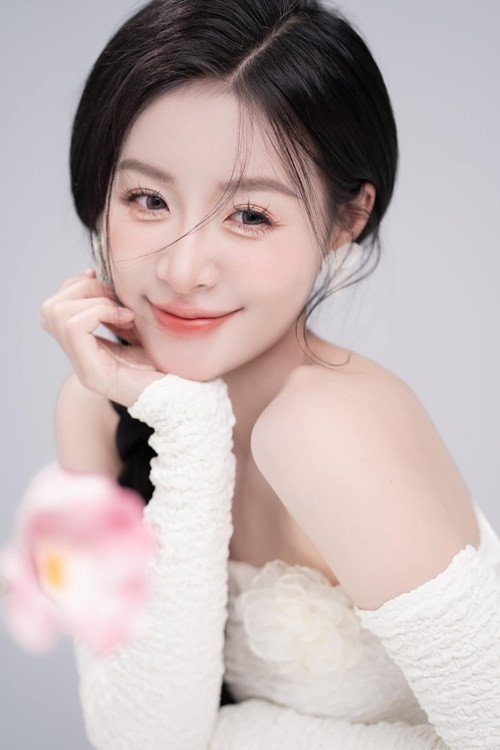 Hiện tại, Trang Emma sở hữu nhan sắc trẻ trung, quyến rũ. Ảnh: FB Trang Emma.