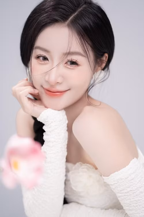 Hiện tại, Trang Emma sở hữu nhan sắc trẻ trung, quyến rũ. Ảnh: FB Trang Emma.