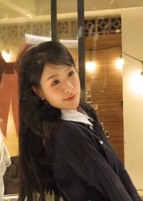 Chia sẻ trên Dân Việt, Trang Emma cho biết, cô may mắn khi được hai bên gia đình giúp đỡ để vợ chồng cô có thể lo toan cho cuộc sống, bản thân cô tiếp tục theo đuổi con đường nghệ thuật. Ảnh: FB Trang Emma.