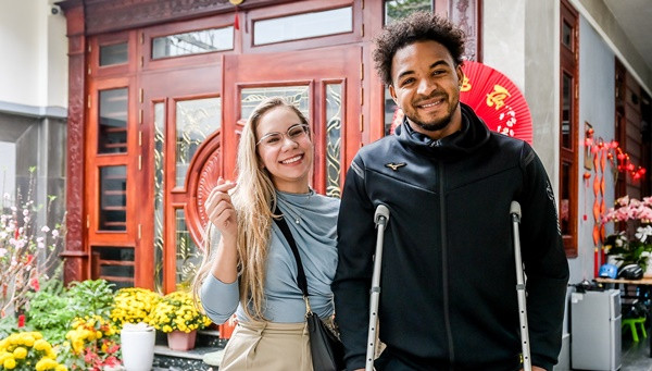 Hôm nay (25/1), tiền đạo Nguyễn Xuân Son đã có mặt tại nhà riêng ở TP Nam Định, sau gần 1 tháng nhập viện điều trị chấn thương