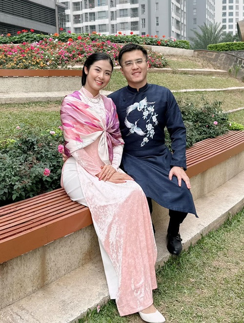 Mỗi dịp lễ Tết, Ngọc Hân và chồng dành thời gian cho người thân.