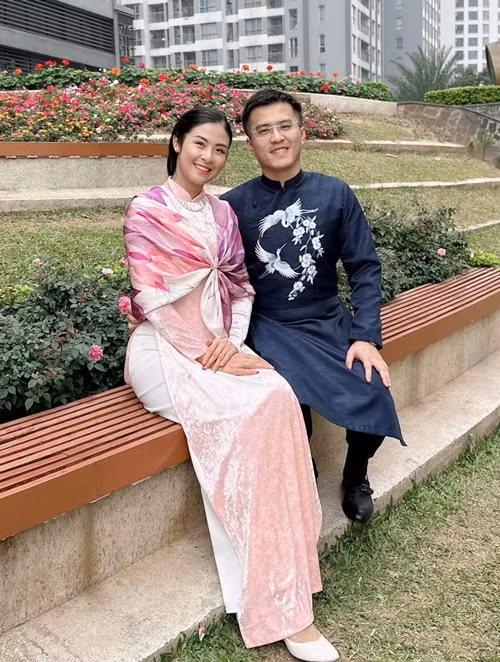 Mỗi dịp lễ Tết, Ngọc Hân và chồng dành thời gian cho người thân.