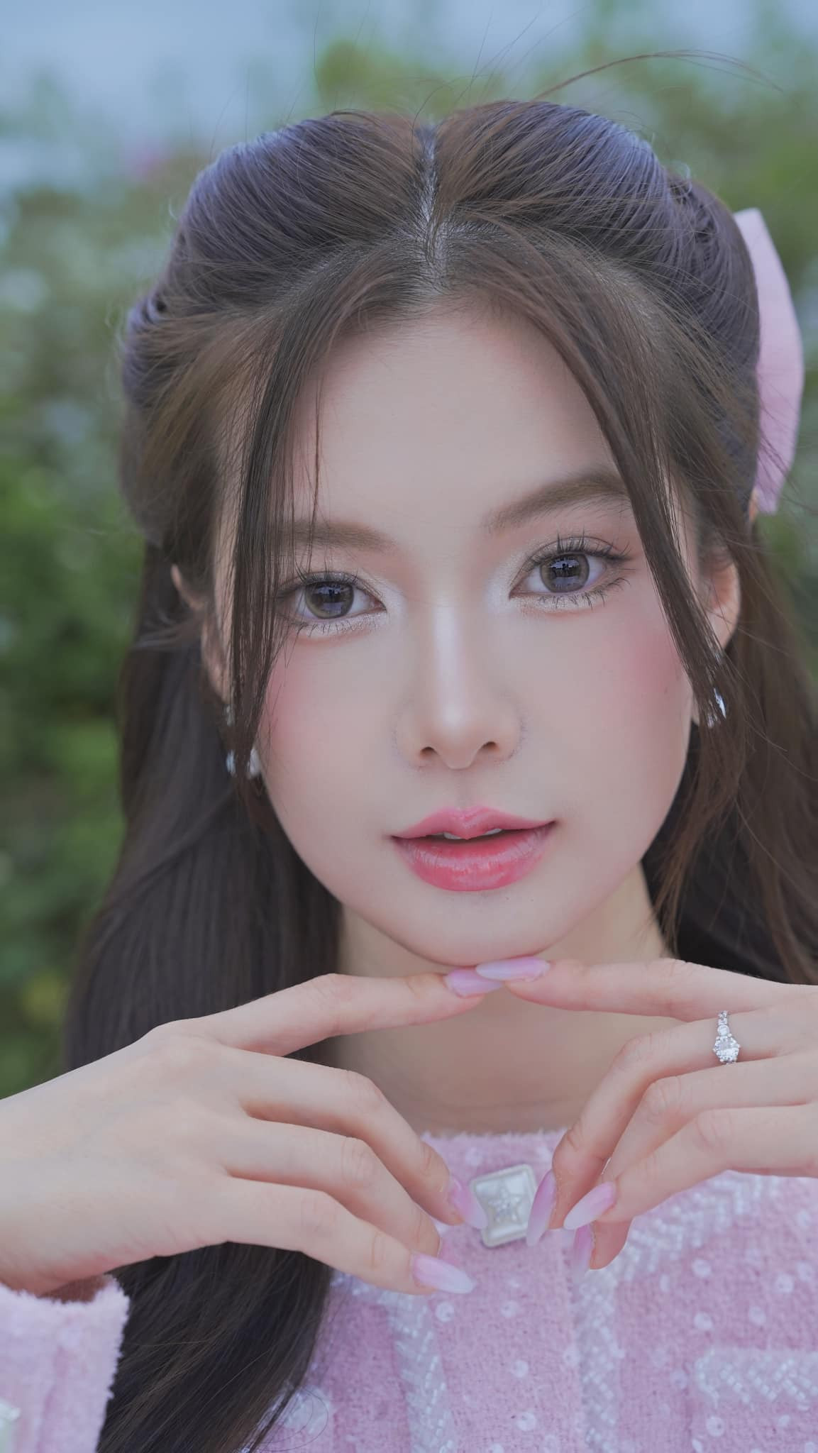 Trong Đi về miền có nắng - phim giờ vàng mới phát sóng trên VTV, Yên Đan gây chú ý khi vào vai tiểu thư nhà giàu tên Vân. Dù phim mới chỉ chiếu được vài tập nhưng tạo hình của nữ diễn viên nhận nhiều lời khen vì vẻ ngoài xinh, sang và tiểu thư của nhân vật.